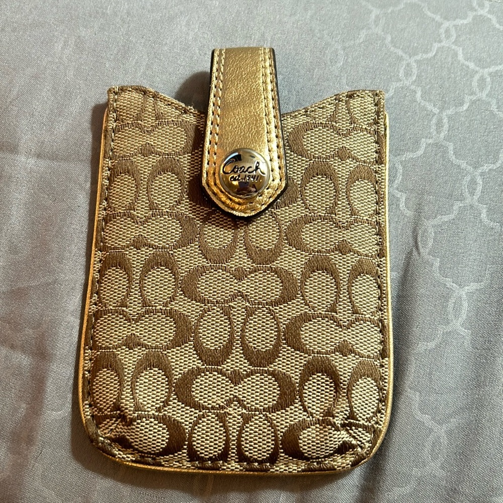 Coach card holder women’s Id and cards holder - perfect size - previously loved